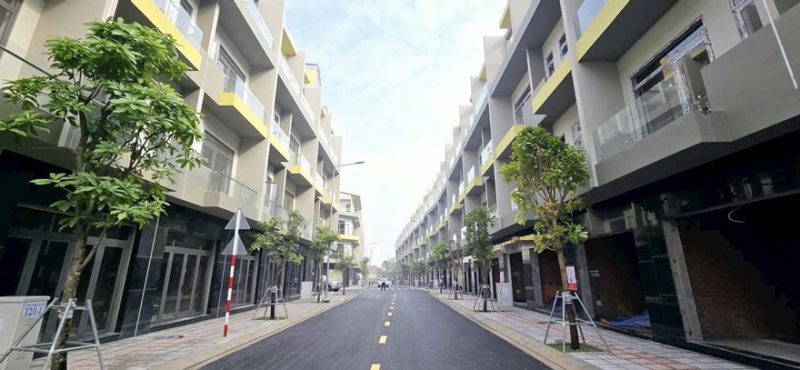 Tiến độ xây dựng nhà phố Bcons Uni Valley 01.2025